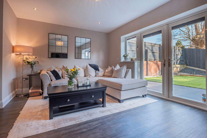 4 Bedroom Semi Detached House For Sale In Milverton Place, Bromley, BR1