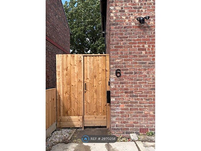 4 Bedroom Semi-Detached House To Rent In Hassop Avenue, Salford, M7