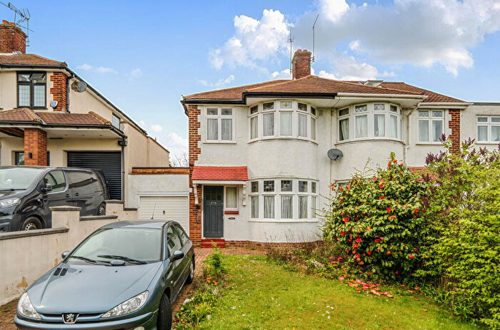 3 Bedroom Semi Detached House For Sale In Russell Lane, London, N20