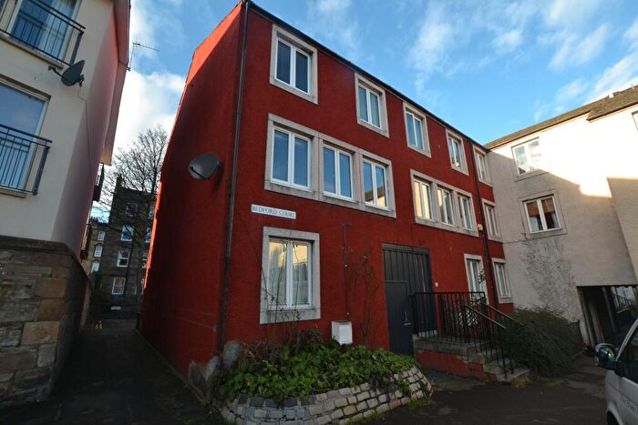 3 Bedroom Flat To Rent In Bedford Court, Edinburgh, EH4