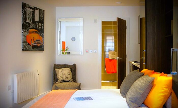 Studio To Rent In High Road, SO16