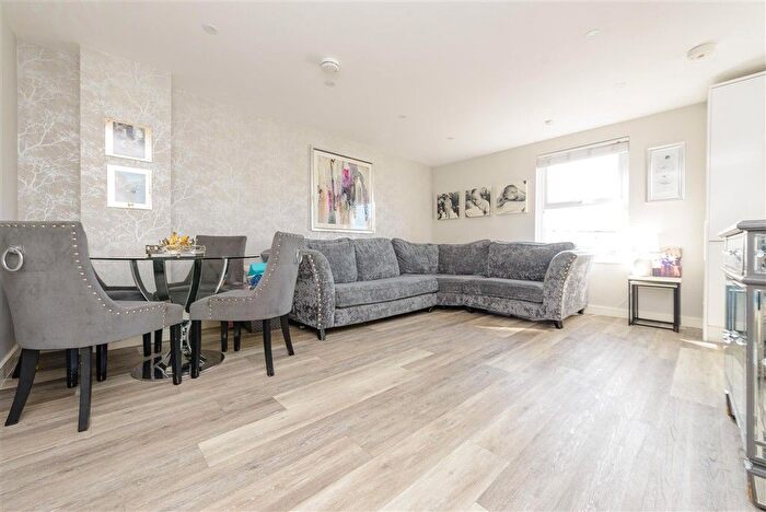 2 Bedroom Flat For Sale In Hawley Road, Dartford, Kent, DA1