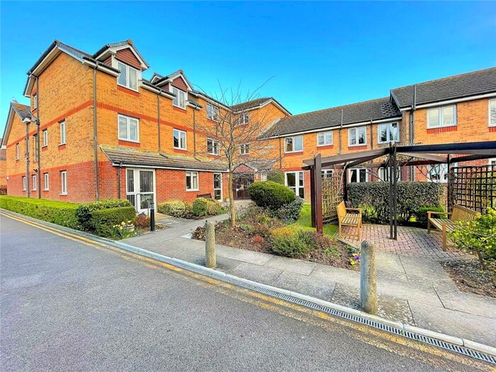 Houses for sale & to rent in BN16 2AU, Jervis Avenue, Rustington East