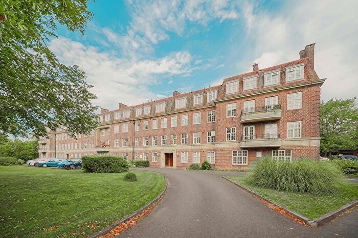 3 Bedroom Apartment For Sale In Pitmaston Court, Goodby Road, Moseley, B13