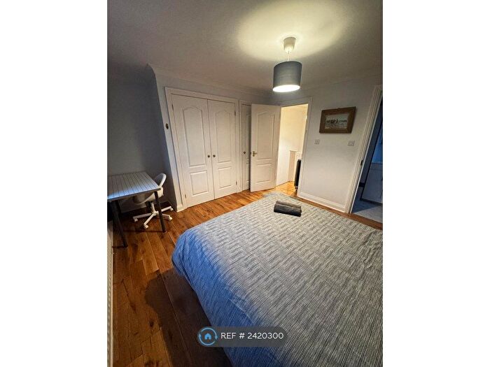 4 Bedroom Flat To Rent In London, London, SW9