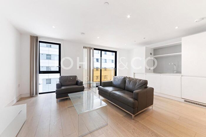Apartment To Rent In Kensington Apartments, Commercial Road, Aldgate, E1