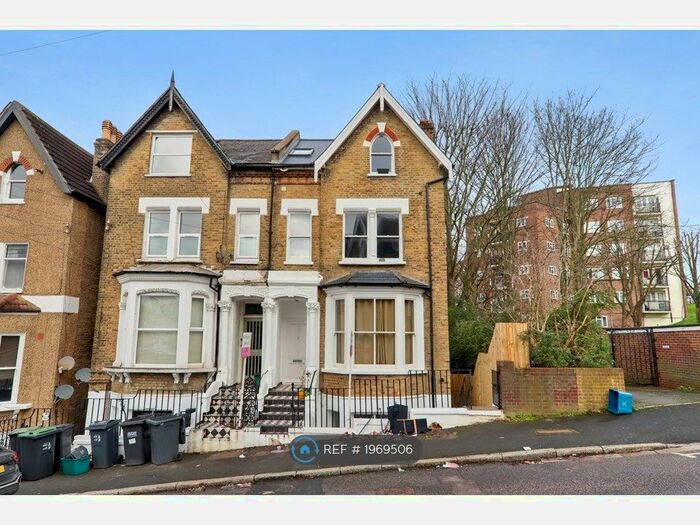 2 Bedroom Flat To Rent In Rockmount Road, Crystal Palace, SE19