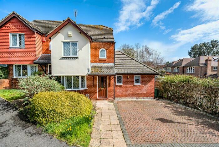 3 Bedroom End Of Terrace House To Rent In Thornleas Place, East Horsley, KT24