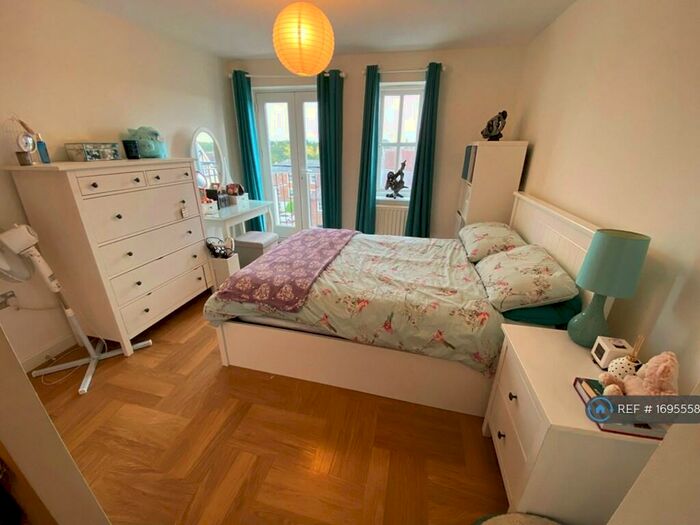 2 Bedroom Flat To Rent In Middle Village, Haywards Heath, RH16