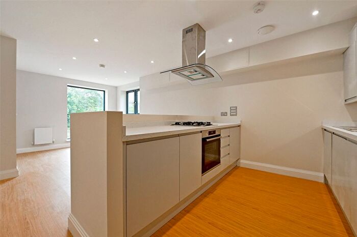 1 Bedroom Flat To Rent In A Peascod Street, Windsor, Berkshire, SL4