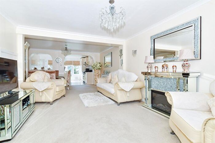 4 Bedroom Link Detached House For Sale In Laurel Grove, Kingswood, Maidstone, Kent, ME17