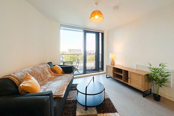 2 Bedroom Flat To Rent In The Landmark, Oldfield Road, Salford, M5