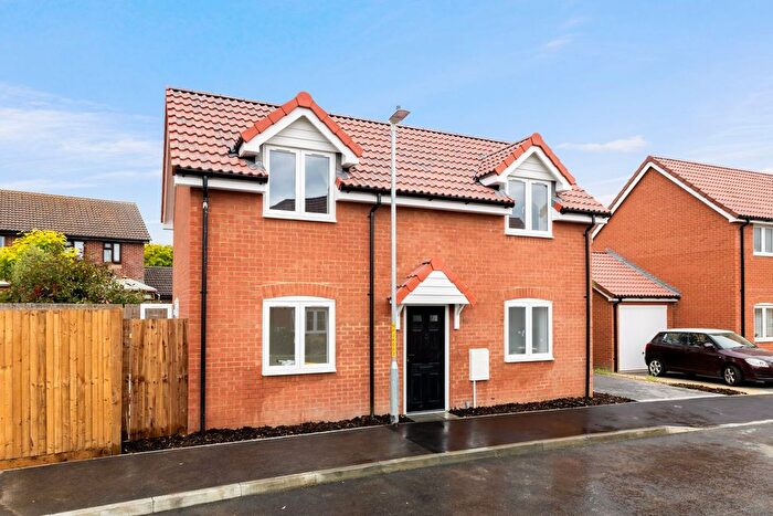 2 Bedroom Detached House For Sale In Hagger Drive, Hawkinge, CT18