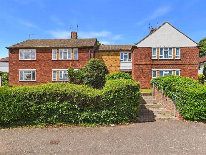 2 Bedroom Flat For Sale In Clifton Road, Coulsdon, CR5