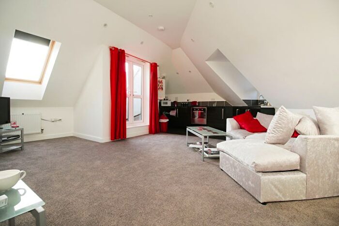 1 Bedroom Flat To Rent In Kestrel Road, Chatham, ME5