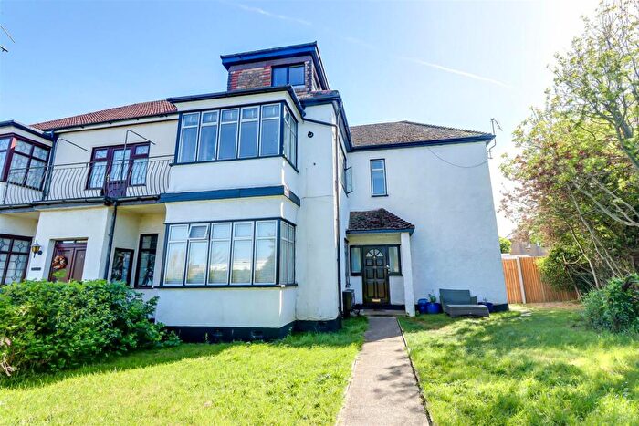 2 Bedroom Flat For Sale In Arterial Road, Leigh-on-Sea, Essex, SS9
