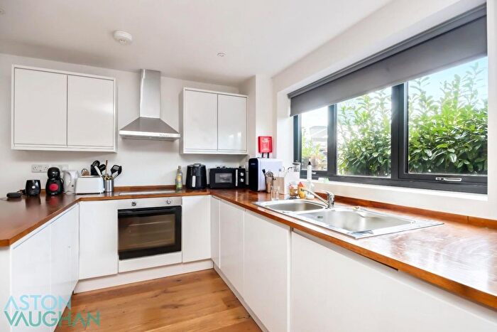3 Bedroom End Terrace House To Rent In Woodbourne Avenue, Brighton, BN1