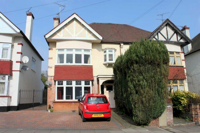 2 Bedroom Flat To Rent In Ambleside Drive, Southend On Sea, SS1