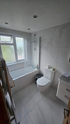 1 Bedroom Semi-Detached House To Rent In Sherrards Way, Barnet, Hertfordshire, EN5