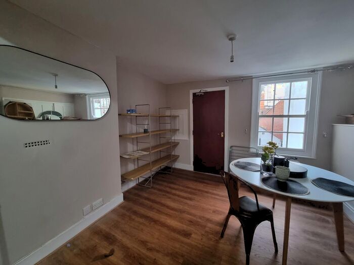 1 Bedroom Flat To Rent In High Street, Oxford, OX1