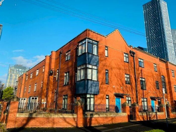 2 Bedroom Apartment To Rent In Brian Redhead, Hulme, M15
