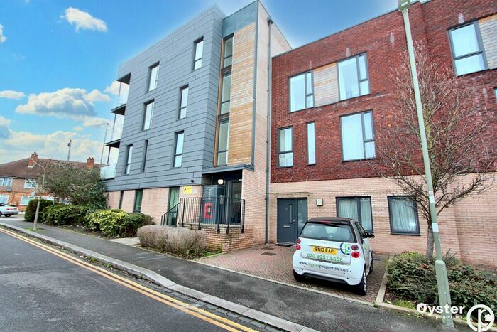 3 Bedroom Apartment To Rent In Ajax Avenue, Chain Court, NW9