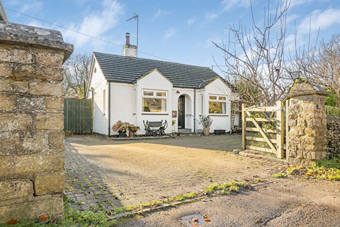 3 Bedroom Detached Bungalow For Sale In North Street, Fritwell, OX27
