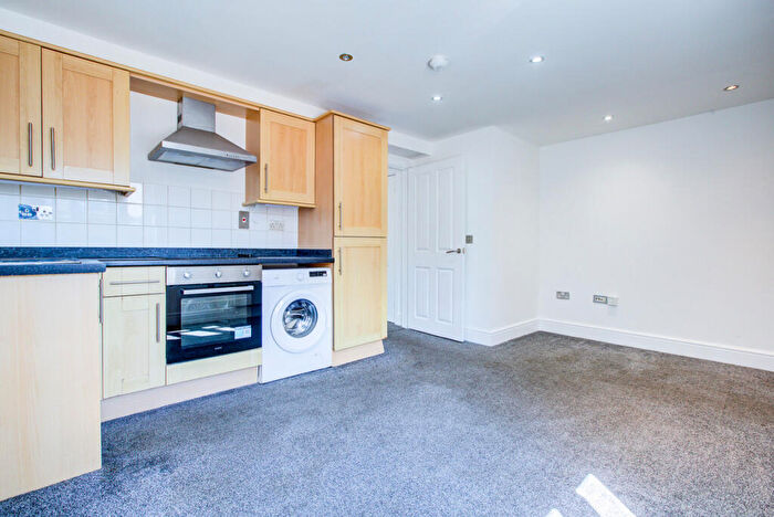 2 Bedroom Flat For Sale In Eastwood Road, Rayleigh, SS6