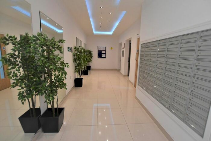 3 Bedroom Flat To Rent In Regents Park Road, Finchley, London, N3