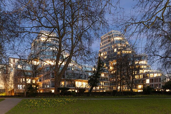 2 Bedroom Flat For Sale In Kingston Riverside, Kingston Upon Thames, KT2