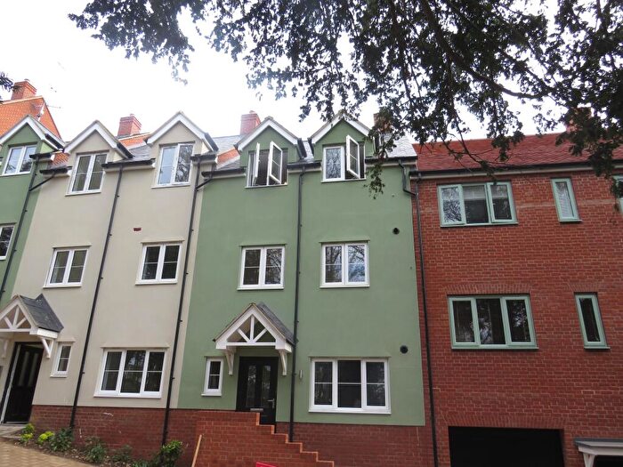 2 Bedroom Apartment To Rent In Summerhouse Hill, Buckingham, MK18