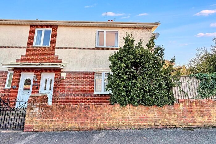 3 Bedroom Flat For Sale In Queens Park, BH8