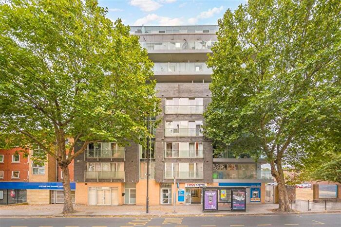 2 Bedroom Flat To Rent In Creek Road, Greenwich, SE8
