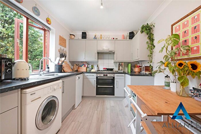 3 Bedroom Terraced House For Sale In Fowey Close, London, E1W