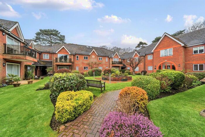 2 Bedroom Flat For Sale In Heathbourne Road, Bushey Heath, Bushey, WD23