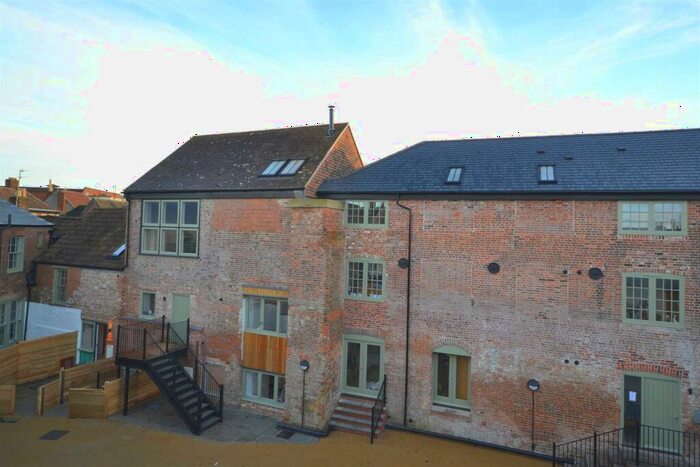 2 Bedroom Flat To Rent In Devizes, SN10
