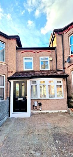 3 Bedroom Maisonette To Rent In Mansfield Road, Ilford, IG1