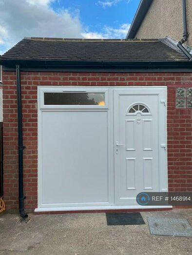 Studio To Rent In Warren Drive North, Surbiton, KT5