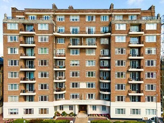 1 Bedroom Flat To Rent In Grand Avenue, Hove, East Sussex, BN3