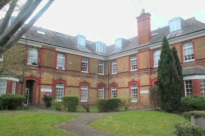 2 Bedroom Flat To Rent In Fothergill Drive, London, N21