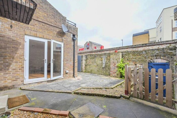 2 Bedroom Flat To Rent In Garnet Street, Wapping, London, E1W