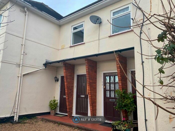 1 Bedroom Flat To Rent In Woodside Road, Sutton SM1