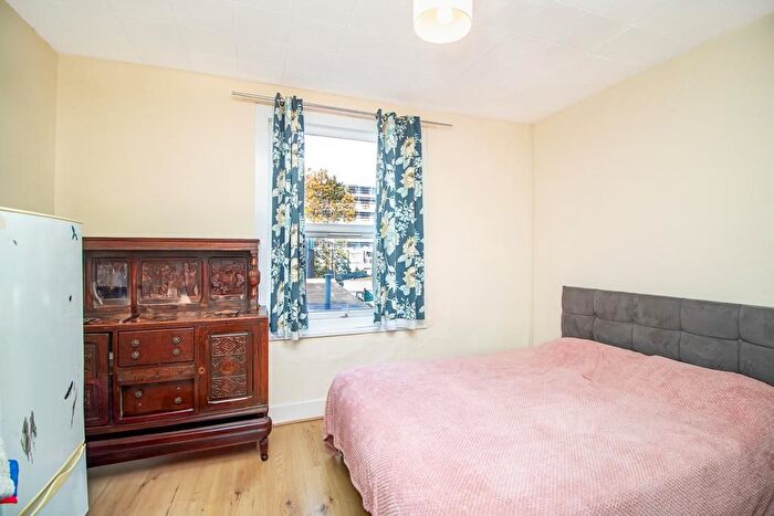 2 Bedroom Flat To Rent In Seaforth Avenue, London, KT3