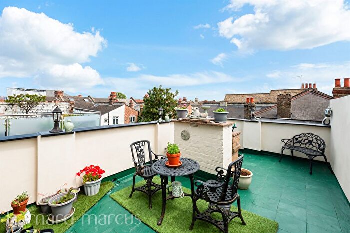 4 Bedroom Maisonette For Sale In Tooting High Street, London, SW17