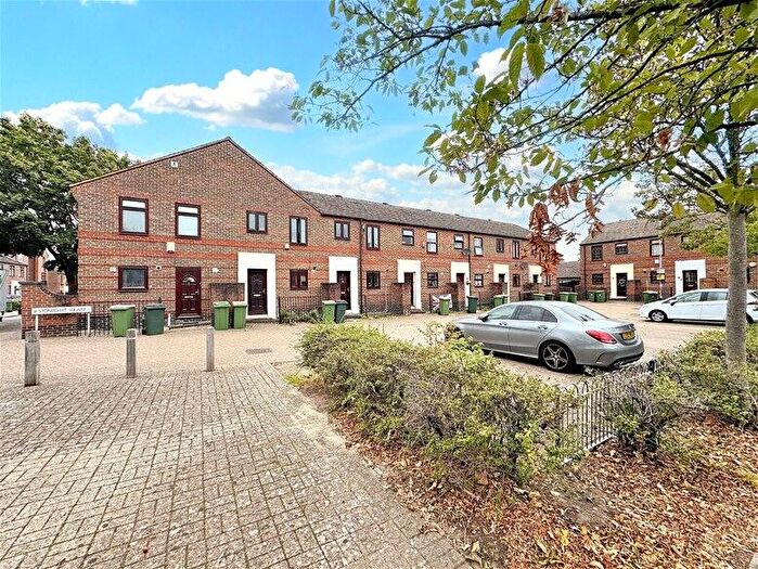 2 Bedroom House To Rent In Stonechat Square, Beckton, E6