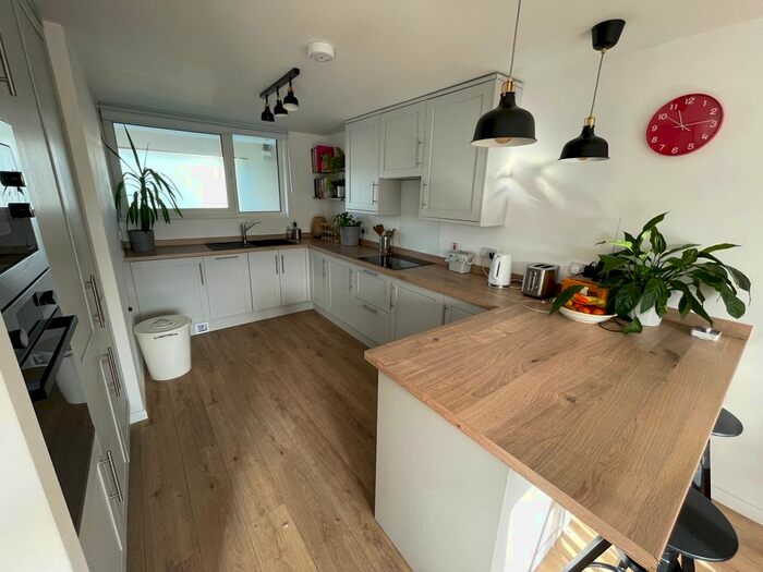 3 Bedroom Flat To Rent In Burnell Drive, Bristol, BS2