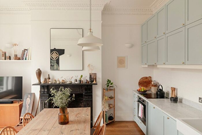 2 Bedroom Flat For Sale In Wickham Road, Brockley, SE4