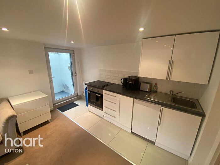 1 Bedroom Apartment To Rent In Hibbert Street, Luton, LU1