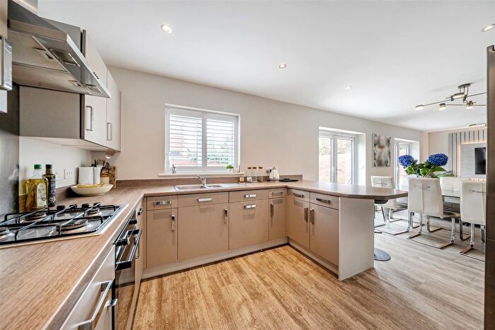 5 Bedroom Detached House For Sale In Pauling Close, Aston Clinton, HP22