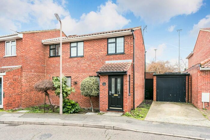 3 Bedroom Semi-Detached House To Rent In Trotwood, Chigwell, IG7